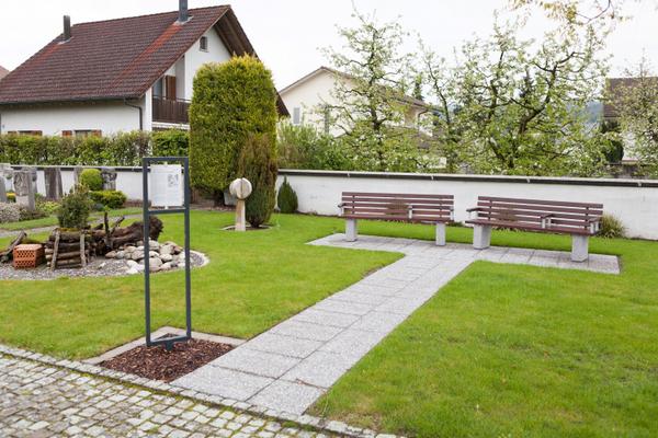 Bild Bänkli beim Friedhofsplatz
