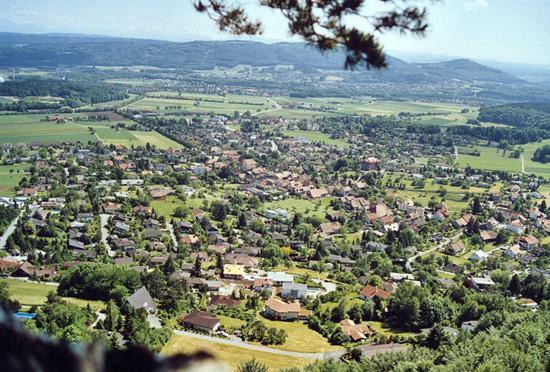 In südlicher Richtung (von der Reitifluh) erhalten Sie einen phantastischen Ueberblick über das Dorf.