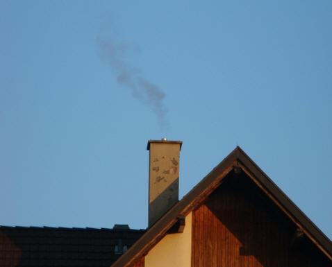 rauchender Kamin