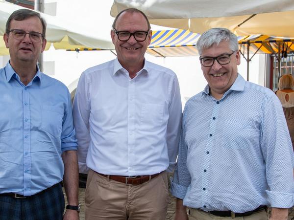 Drei Präsidenten (von links): Thomas Inglin, Präsident der katholischen Kirchgemeinde, Walter Lipp, Präsident der Einwohnergemeinde und Erich Andermatt, Präsident der Bürgergemeinde.