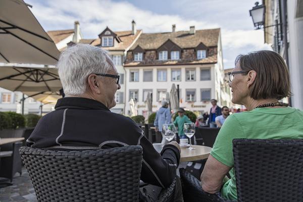 älteres Ehepaar in Restaurant