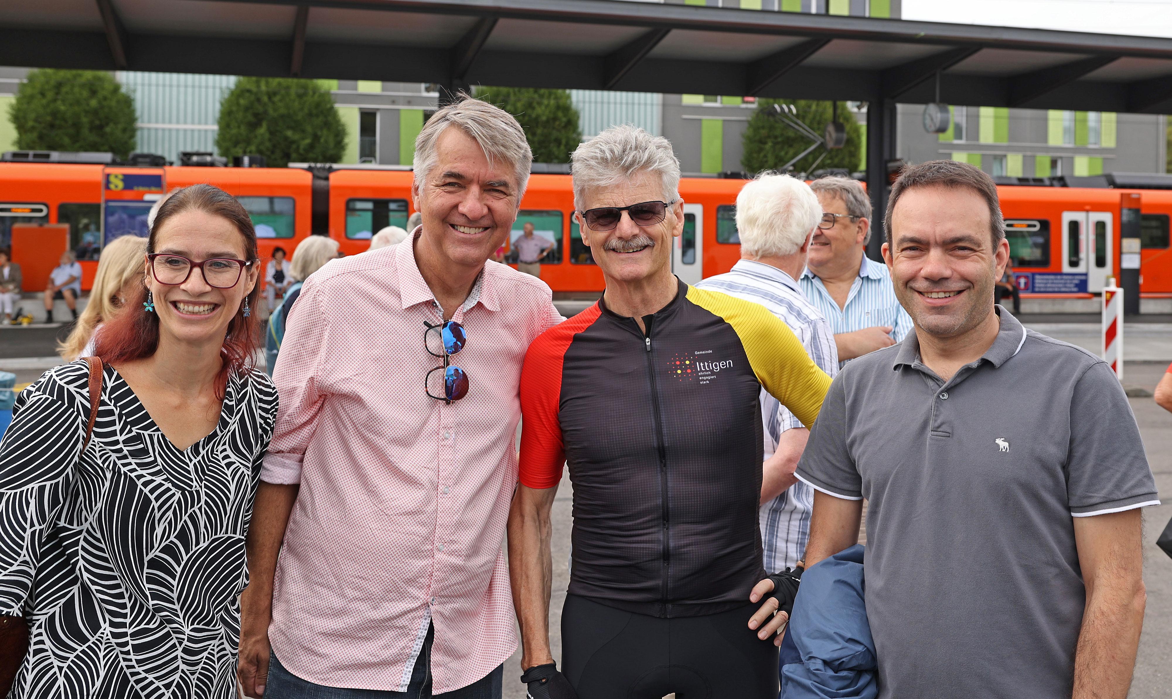 v.l.n.r.: Simone Stöcklin (Departementsvorsteherin Tiefbau & Gemeindebetriebe, Ittigen), Alec von Graffenried (Stadtpräsident Bern), Marco Rupp (Gemeindepräsident Ittigen), Thomas Iten (Gemeindepräsident Ostermundigen).