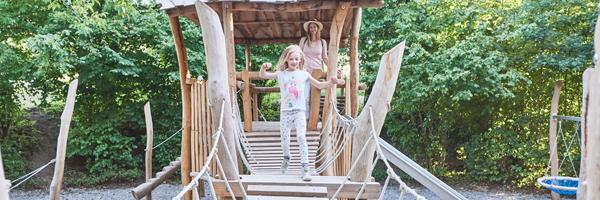 Kinder auf dem Spielplatz