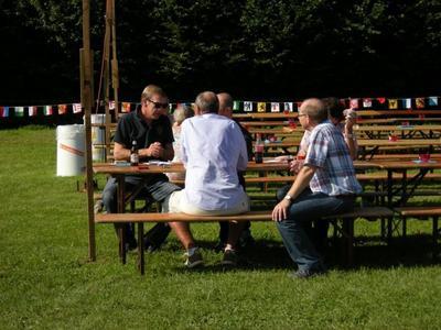 Erste Gespräche
