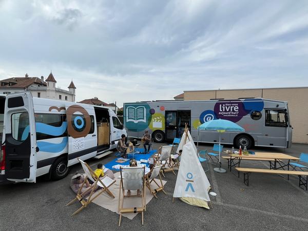 Bain de livre et bibliobus