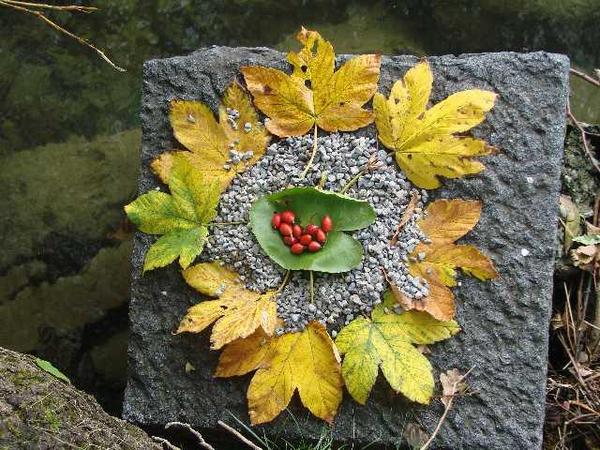 Landart am Seeufer