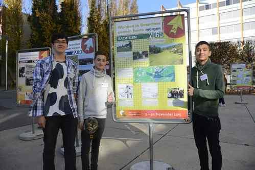 Plakate auf dem Marktplatz