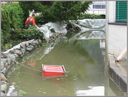 Schwimmend ist der Pumpenteil der Hydrosub erkennbar.