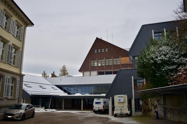 Mit dem ersten Schnee kehrt vorerst Ruhe auf der Baustelle ein