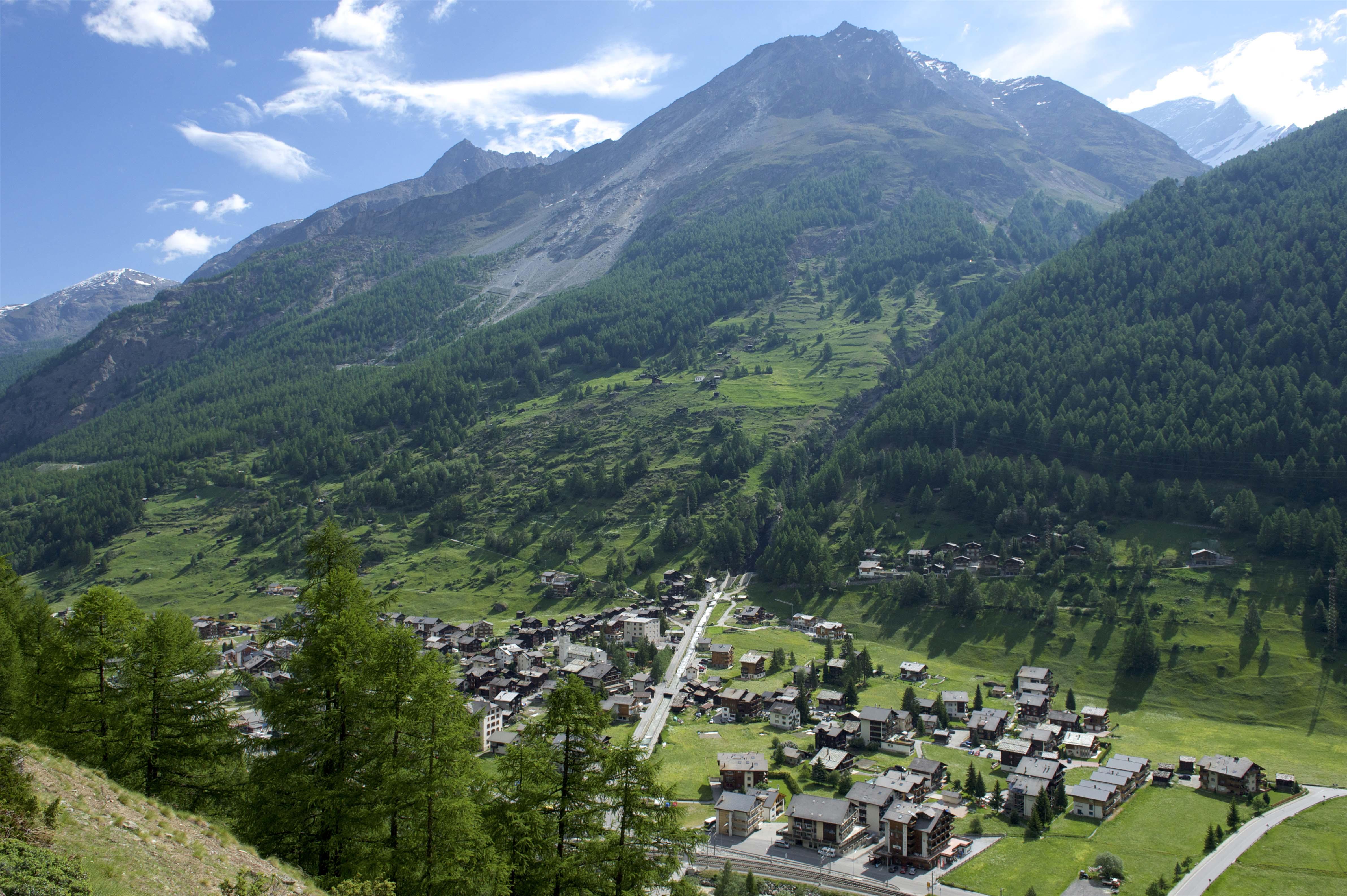 Blick auf Täsch südlich vom Täschbach