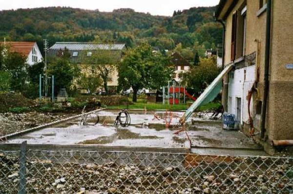 Die Bodenplatte ist erstellt (Oktober 2002). Fortsetzung folgt.
