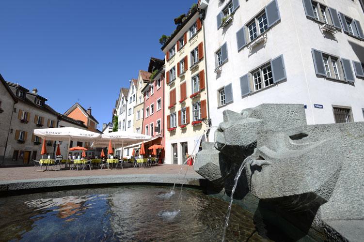 Der malerische Arcas-Platz liegt im Süden der Altstadt.