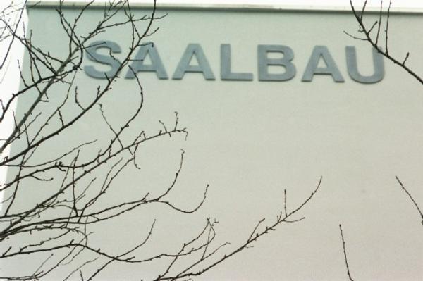 Durch die neue Beschriftung ist der Saalbau gut zu erkennen.
