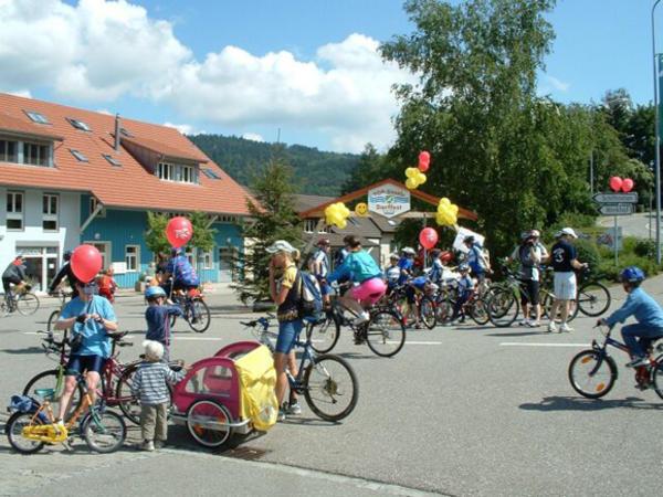 Fahrt durch Sisseln.
