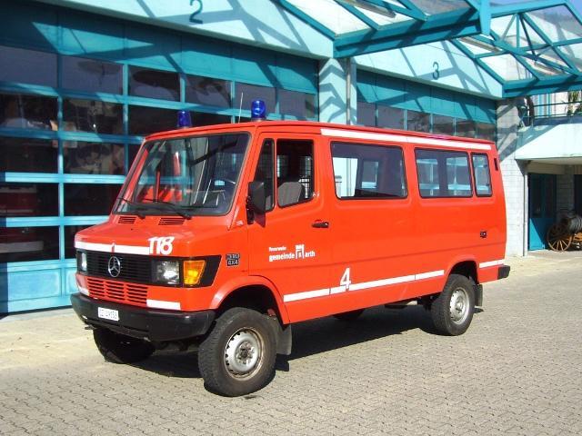 <b>Fahrzeugdaten</b>
Kurzbezeichnung: MB-Bus
Funkrufname: AGO 4
Fz Marke / Typ: Mercedes - Benz / MB 310
Jahrgang: 1987
Motor: 4 Zylinder Benzin (95 PS)
Antrieb: Allrad


<b>Fahrzeugaufbau (Eigenaufbau)</b>
14 Sitzplätze / Querbestuhlung
Rockinger Anhängevorrichtung
Beleuchtungsmaterial
Notstromaggregat


<b>Einsatzbereich</b>
Mannschaftstransport
Zugfahrzeug