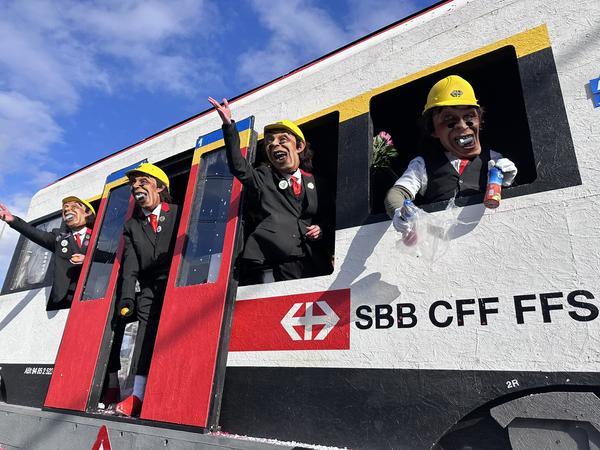 Waggis-Waage in Form eines SBB-Zuges