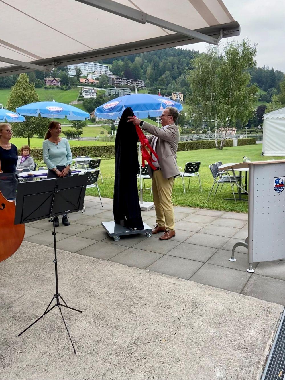 Enthüllung Skulptur Golfer von Peter Bissig