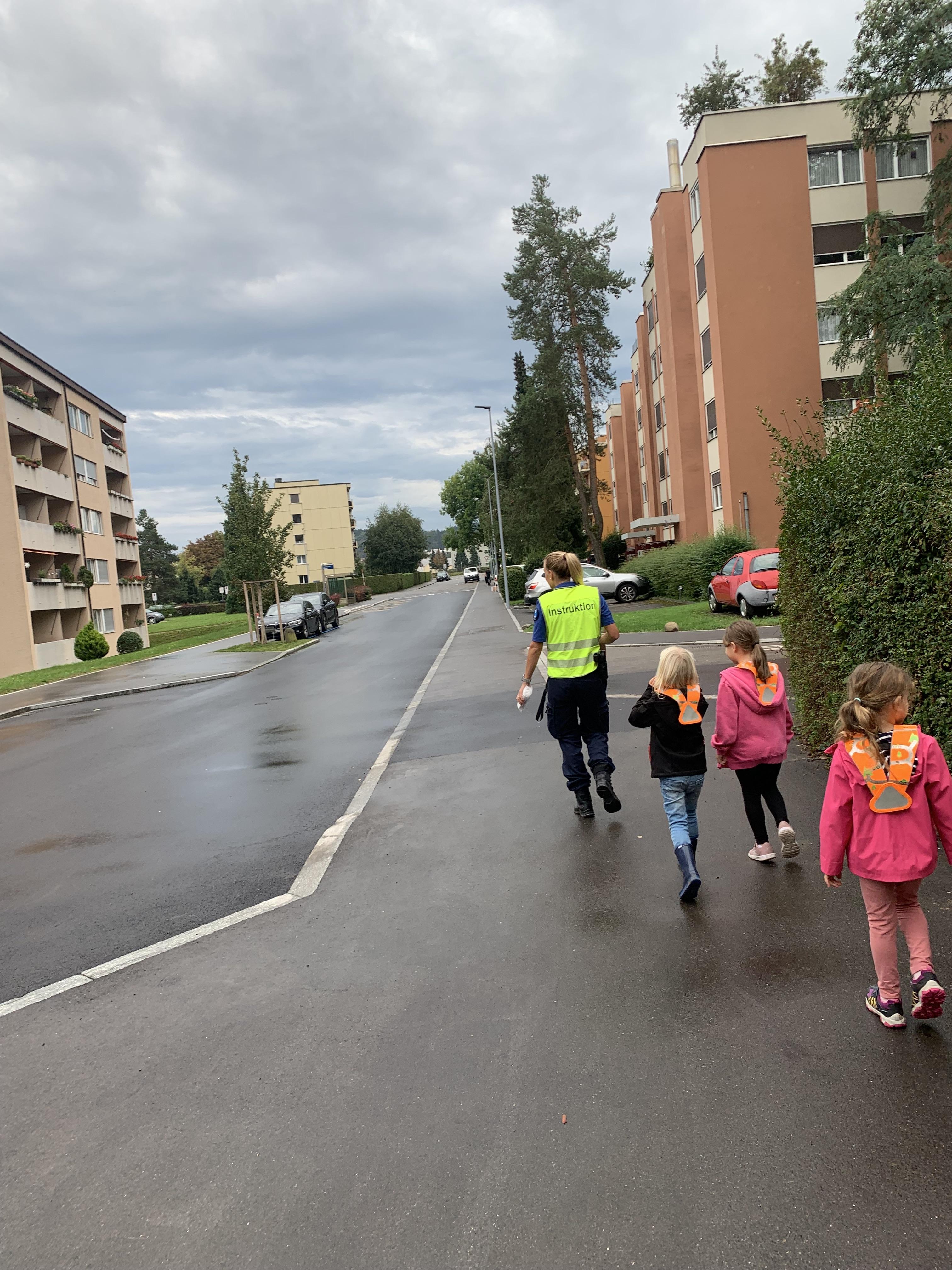 Polizistin im KG