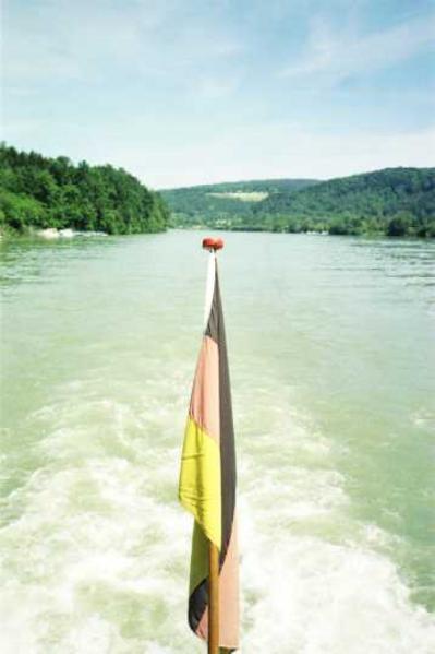Rheinlandschaft zwischen Stein und Möhlin. Nach der Ankunft in Wallbach ging die Fahrt mit zwei Reisebussen quer durch das Baselbiet nach Kleinlützel.
