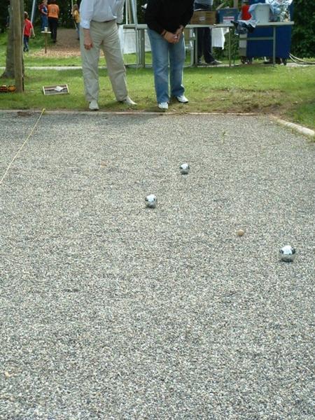 Pétanque - auch etwas für die Grossen.
