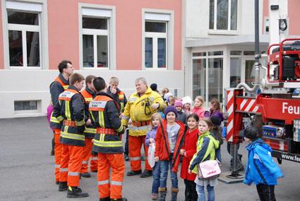 Es gibt viele Zuschauer (künftige AdF)
