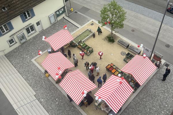 Ansicht Wochenmarkt aus Vogelperspektive
