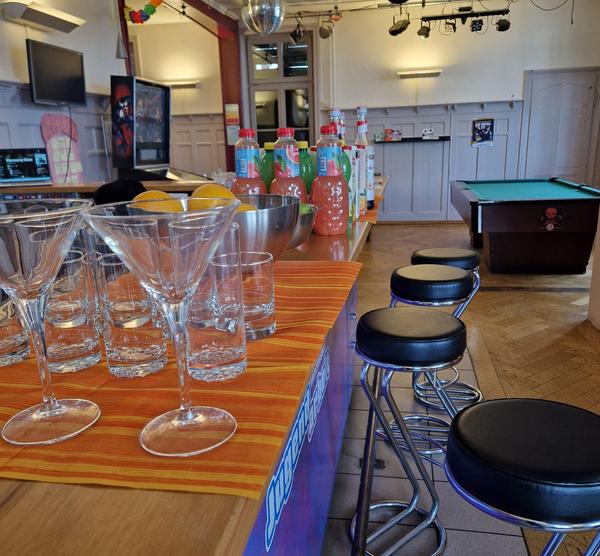 Foto Drinks mixen Jugendarbeit