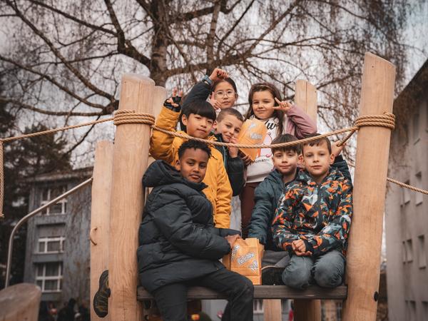 Kinder auf dem Spielplatz Haldenring