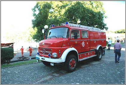 Dieses Tanklöschfahrzeug stand bis zur Ersatzbeschaffung im Jahr 1998 im Dienste der FFZ. 

<b>Fahrzeugdaten</b>
Kurzbezeichnung: TLF
Fz Marke / Typ: Mercedes - Benz / LAK 1113
Jahrgang: 1971
Motor: 6 Zylinder-Diesel 
Antrieb: Allrad
Gesamtgewicht: 11'000 kg
Länge: 6.70 m
Höhe: 2.90 m
Breite: 2.40 m

<b>Fahrzeugaufbau</b>
Doppelkabine
2800 l Wassertank
Metz Feuerlöschpumpe Typ 3
1 Schnellangriff Wasser à 42 m

