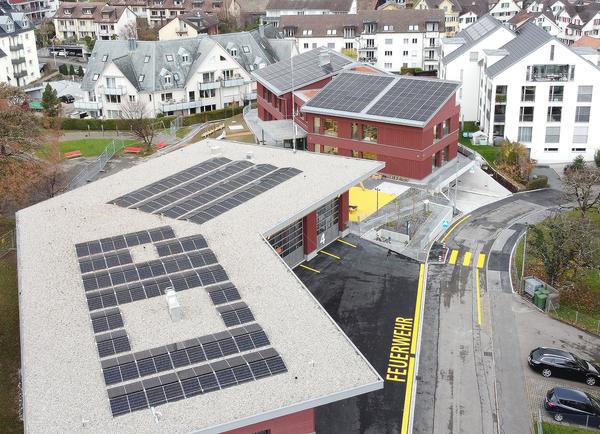 Neues Feuerwehrgebäude und neuer Kindgergarten Mettlen mit Phototvoltaikanlagen auf den Dächern