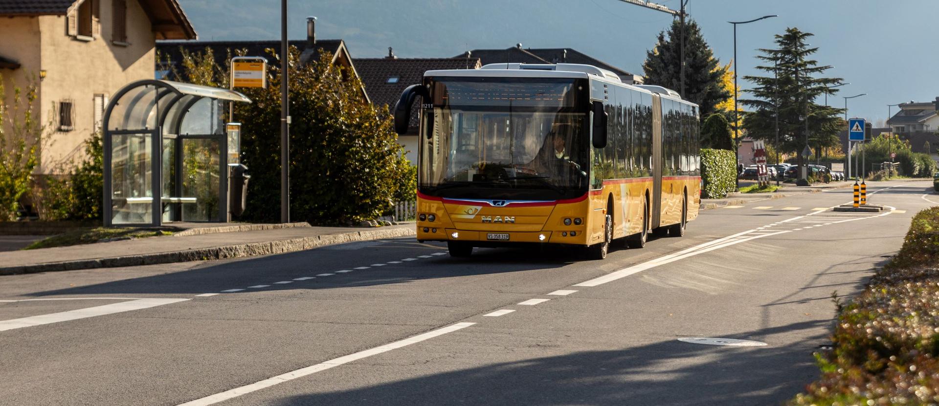 Bus postal à Saillon