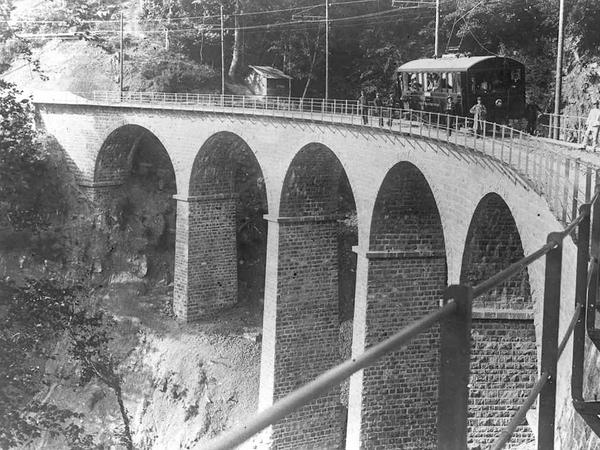 Viaduc de la Baye de Clarens à l'ouverture de la ligne en 1902