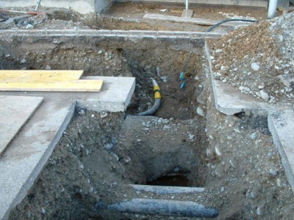 28. Januar 2003 - Aufbruch in der Gartenstrasse zwecks Anschluss des Neubaus an die öffentlichen Ver- und Entsorgungsanlagen.
