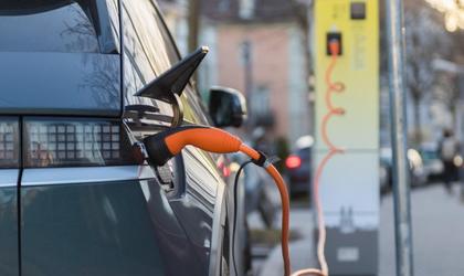 Elektroauto beim Aufladen
