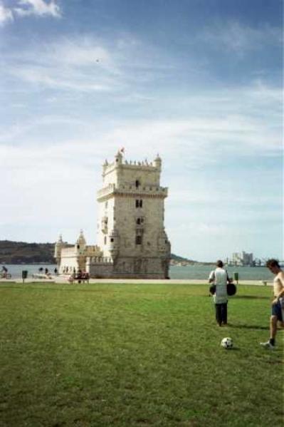 Die Festungsanlage "Torre de Belém". Die UNESCO erklärte diese alte und kleine Festungsanlage 1983 zum Weltkulturerbe.
