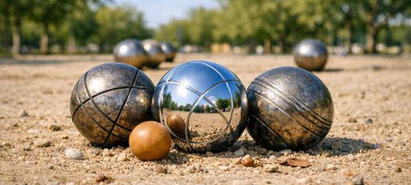 Ein Set Pétanque-Kugeln.