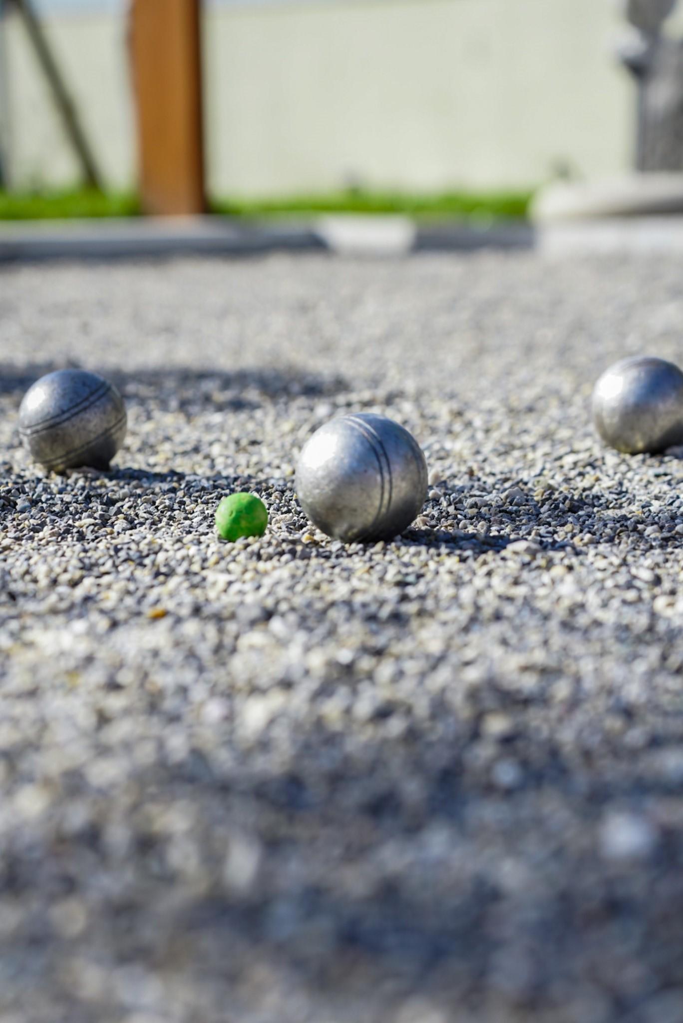 Pétanque-Spiel in Aktion