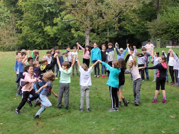 Kinder im Kreis