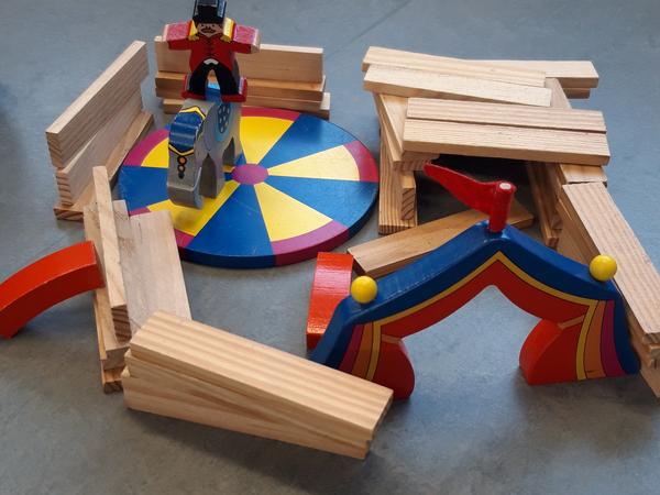 Zirkus spielen