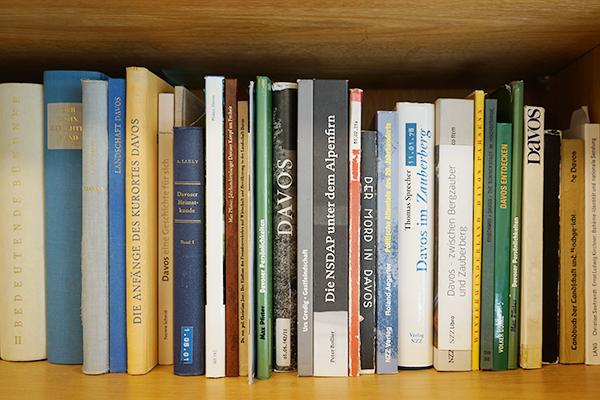 Bücher in der Dokumentationsbibliothek
