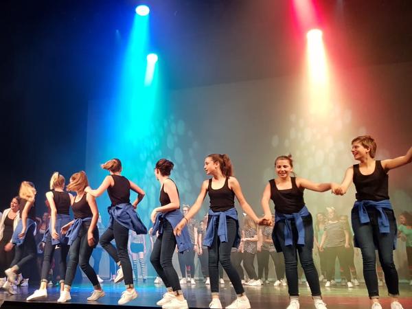 Alice im Wunderland - Tanzgruppe Joy