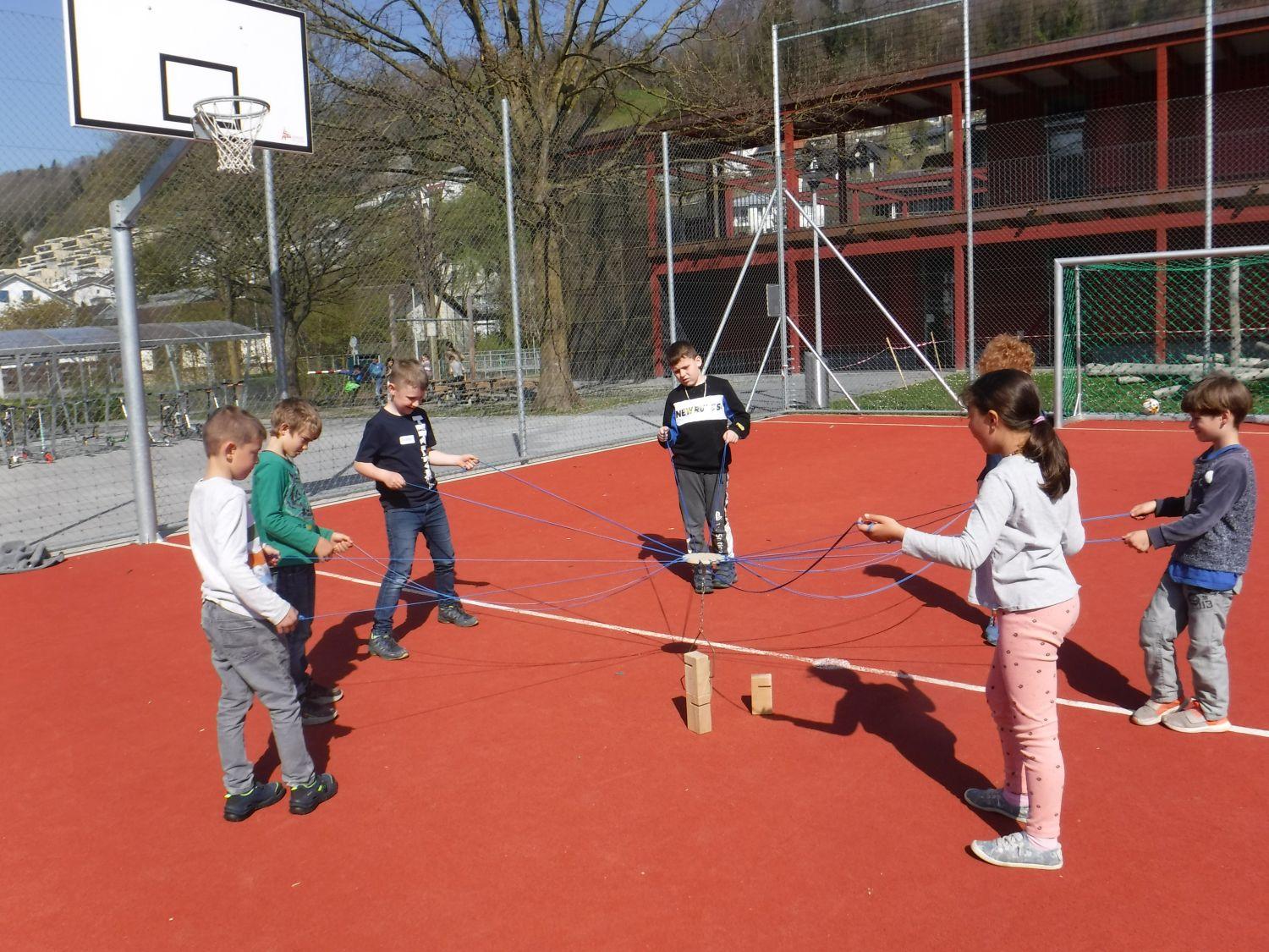 Teamwork ist gefragt im Osteratelier