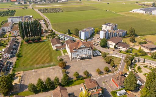 Schulanlage Emmen Dorf aus der Vogelperspektive.