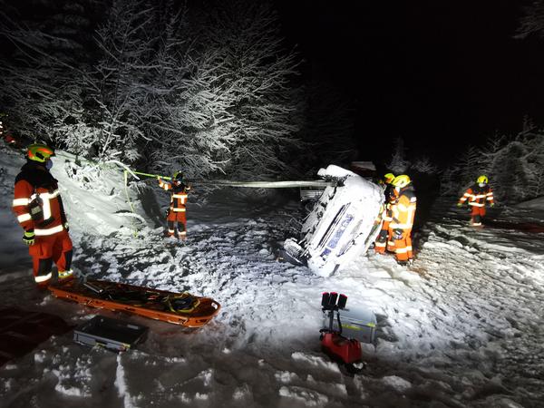 Strassenrettungsübung im Winter