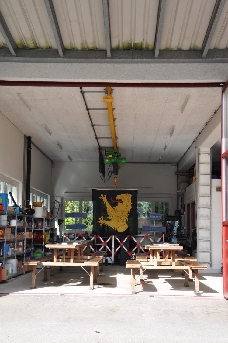 Festbänke im Werkgebäude