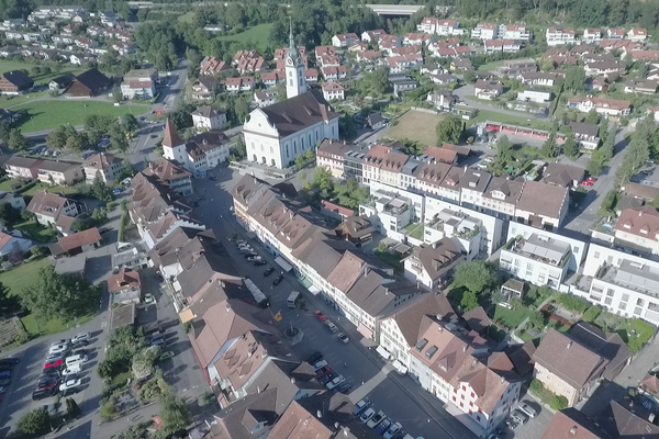 Flugaufnahme Städtli, Fokus Stadtstrasse