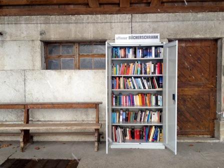 Der offene Bücherschrank an der Dorfstrasse 40 (Weyeneth) in Nennigkofen