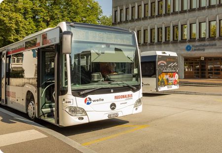 Bus auf dem Hypiplatz