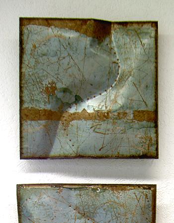 3 quadratische Bildtafenl mit den stilisierten Ziffern 1, 2, 3