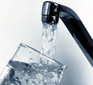 Eau et robinet